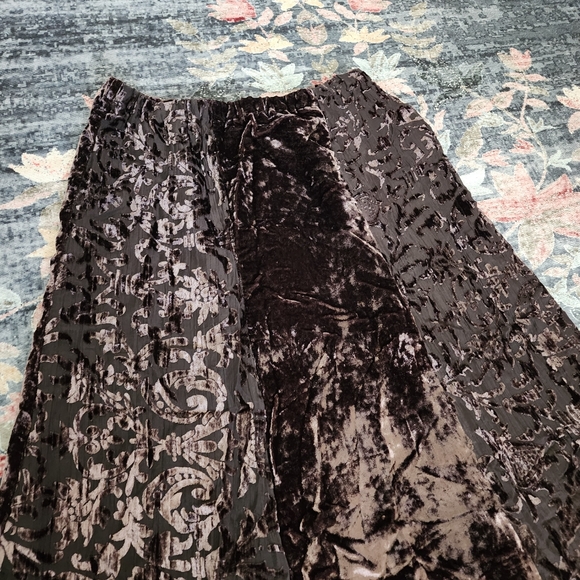 Vintage brown crushed velvet long skirt - Picture 3 of 12